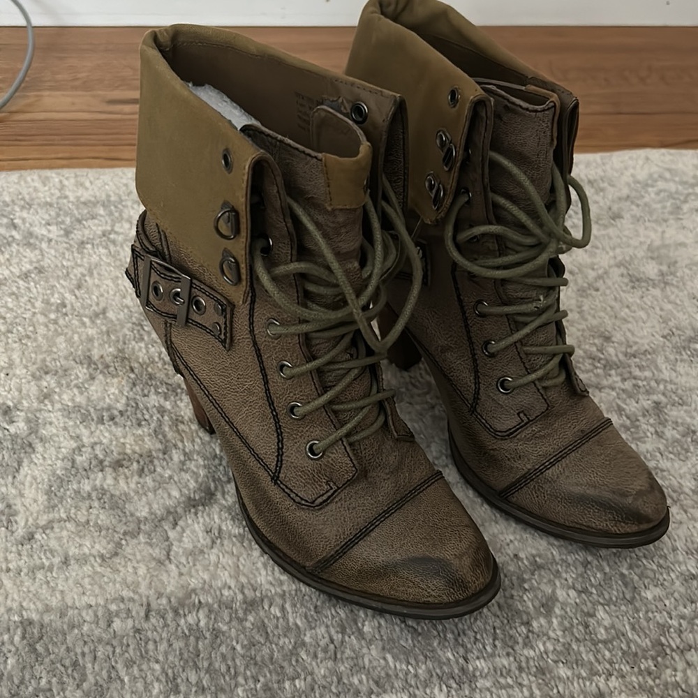 Distressed boot heels - Picture 2 of 3